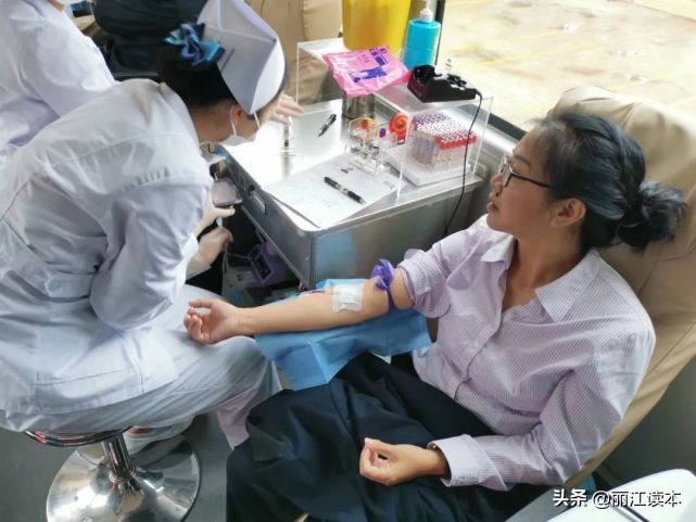 丽江文科学霸被中国政法大学录取！安通为16名高考生颁发教育金