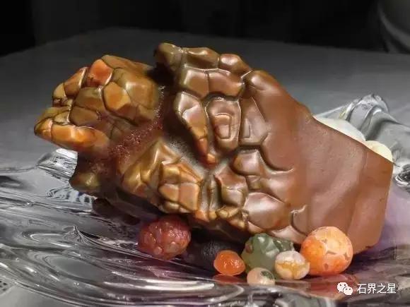 捡到这些石头不要扔,在海边捡到这些石头千万不要丢