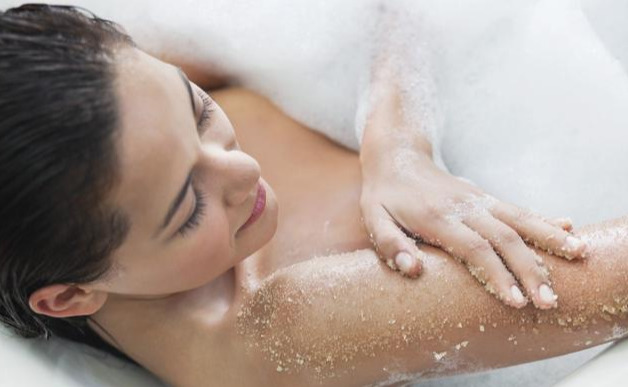 洗澡搓泥后起疙瘩,洗澡时搓出来的泥是怎么回事