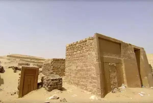 【提醒】他摸了出土*物文**，然后住院八次