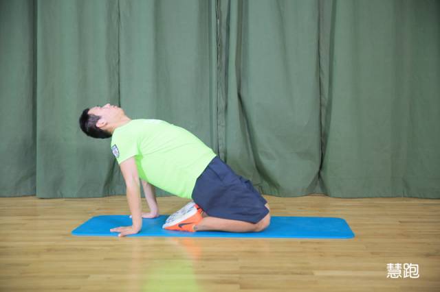 5公里跑后拉伸动作,跑后拉伸详细教程