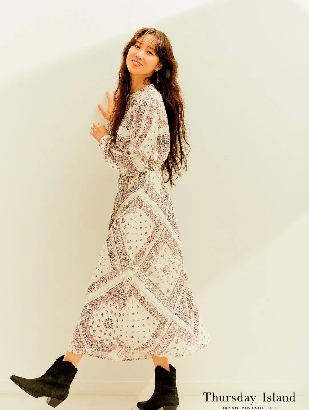 韩范穿搭icon孔孝真秋冬穿搭图鉴,孔孝真嫉妒的化身碎花裙配大衣