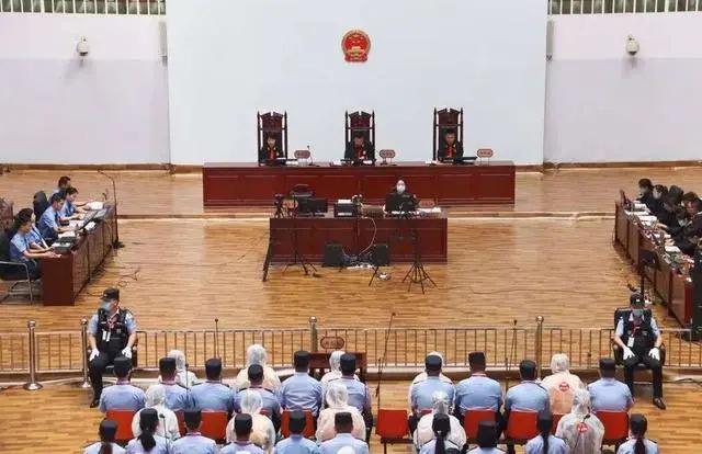 从普通教师到名师的成长之路,从老师到校长的历程