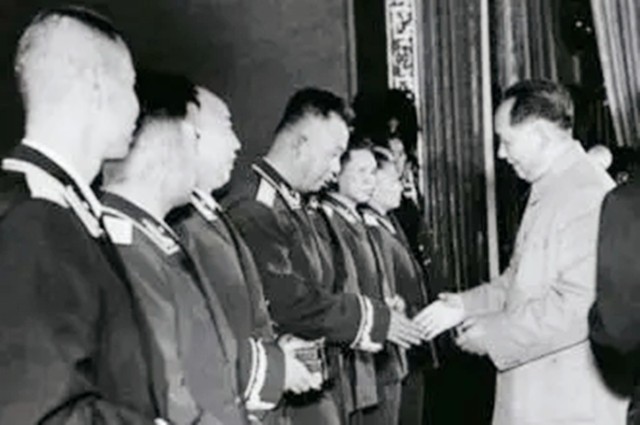 开国将军和元帅待遇区别,开国元帅大将中将少将名单