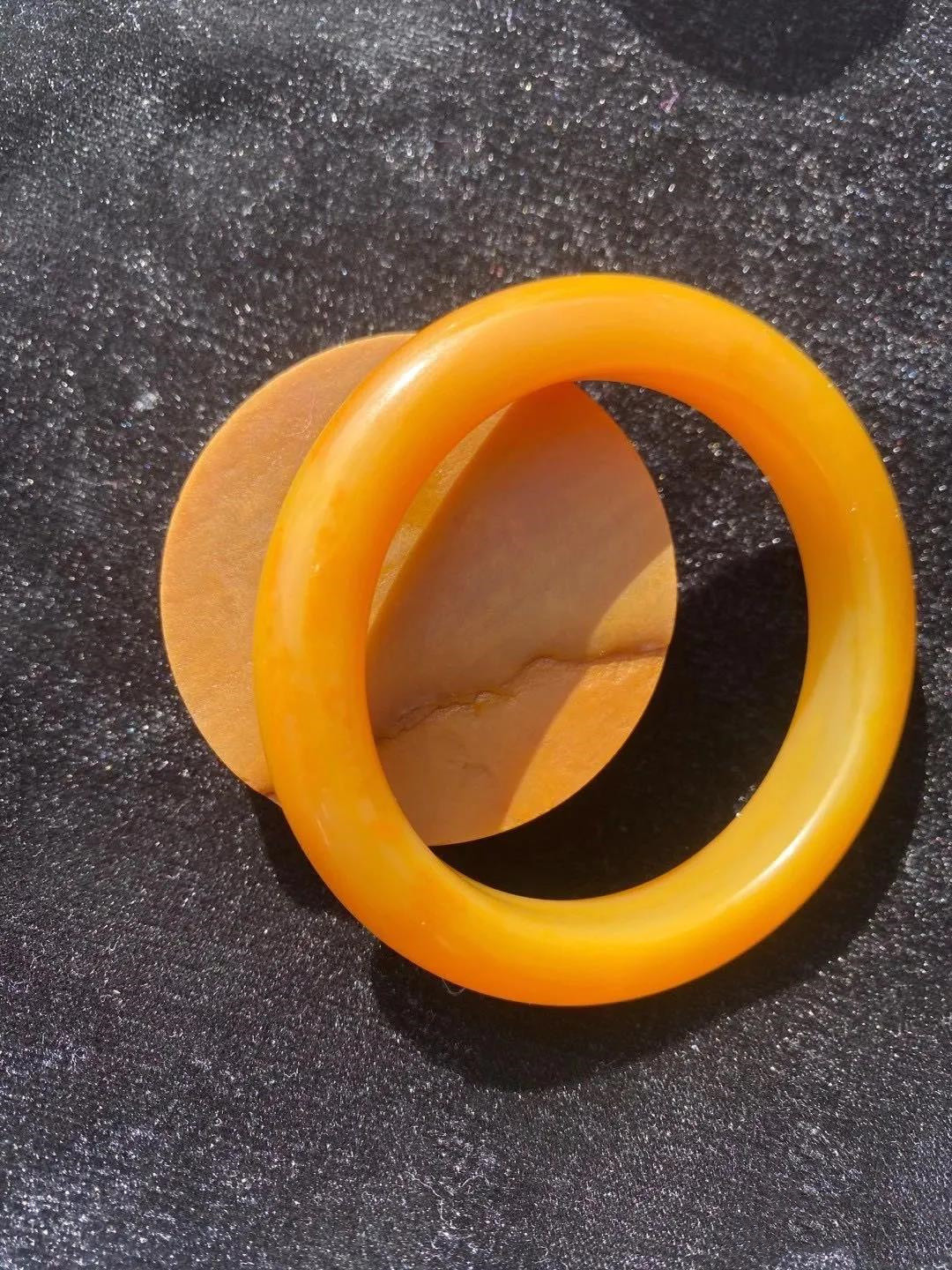 黄玉与黄龙玉哪个收藏价值高,黄龙玉能用精油养护吗