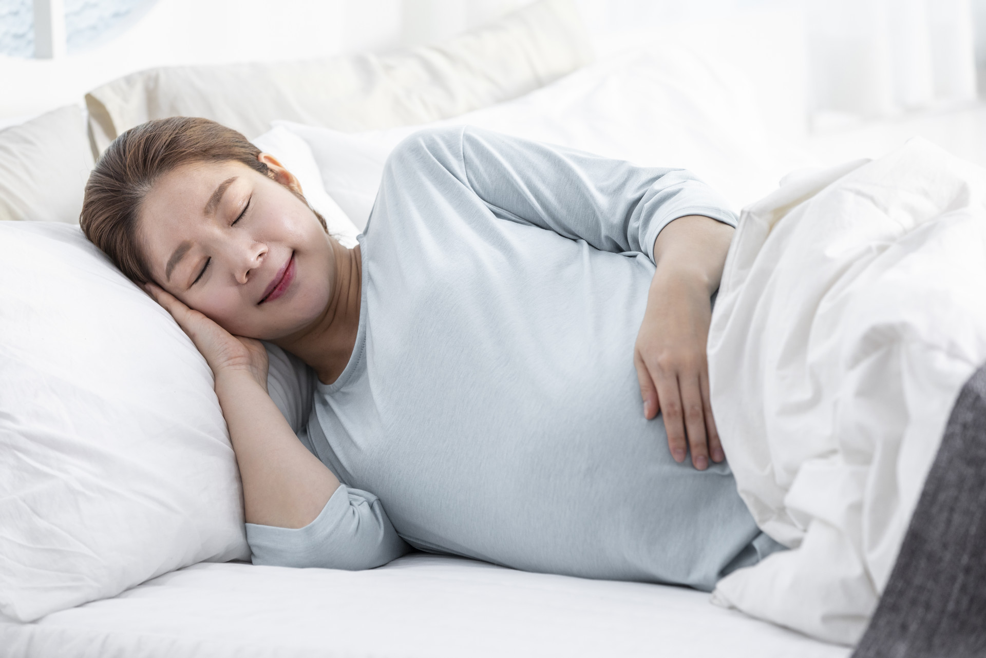 孕期晚上睡不着睡得晚有危害吗,怀孕后睡不好觉是什么原因