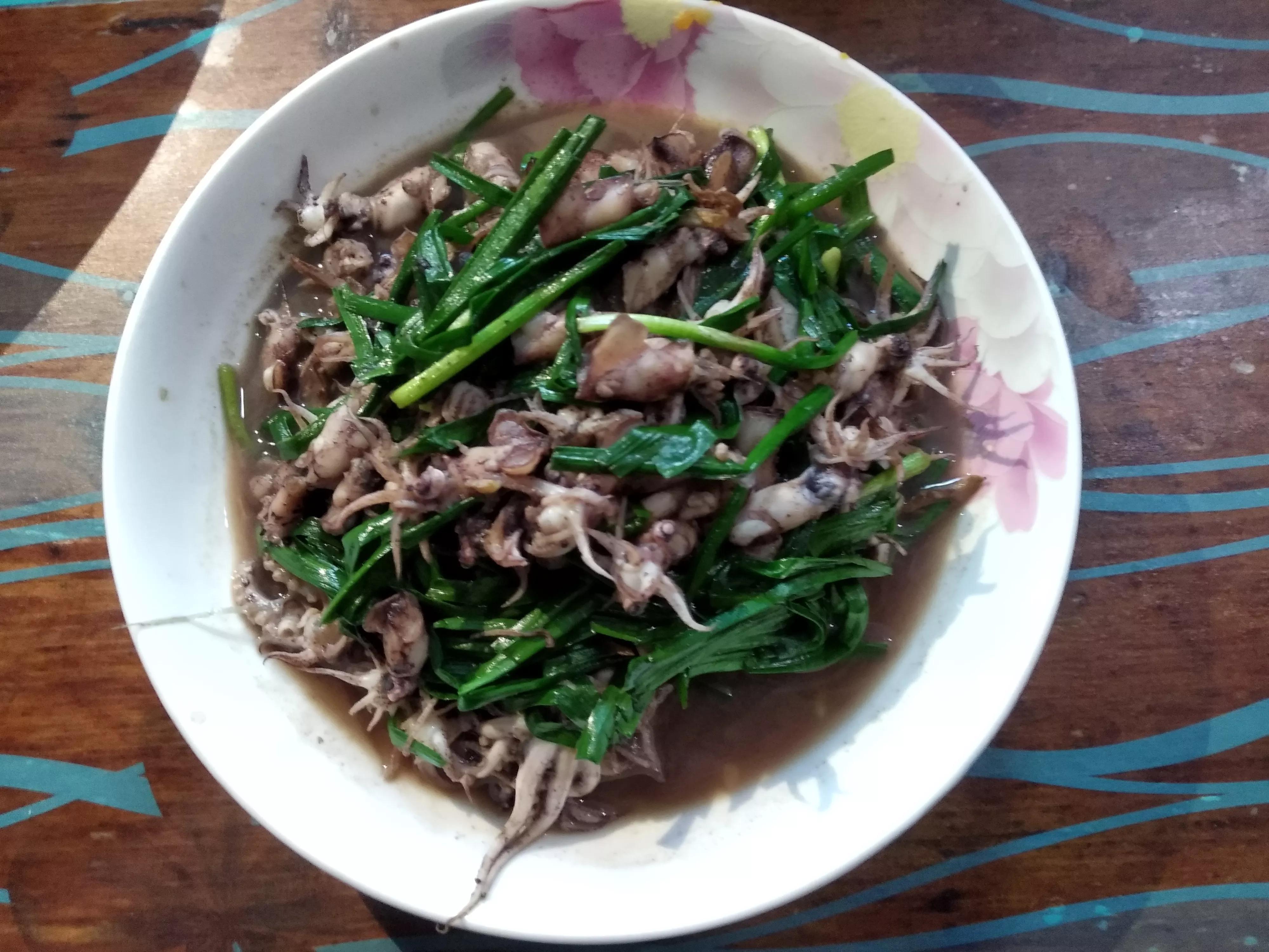 周末回老家帮老爸老妈干农活,做给老丈人和老丈母娘吃的家常菜