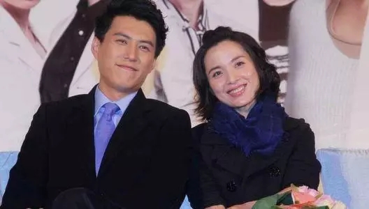 李佳多少岁嫁给靳东的,李佳结过几次婚