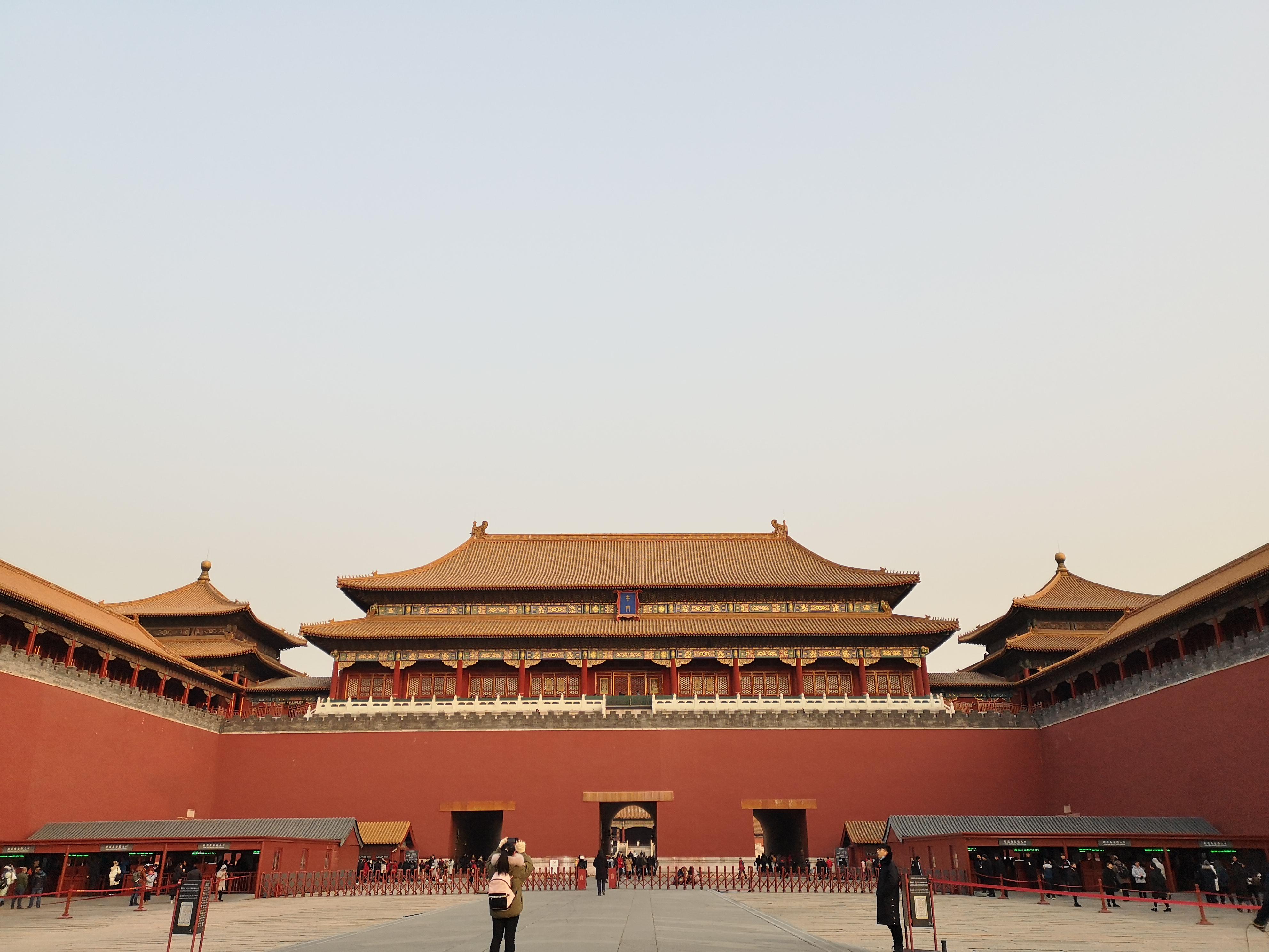 逛颐和园观十七孔桥金光穿洞,离颐和园金光穿洞奇景最近的入口