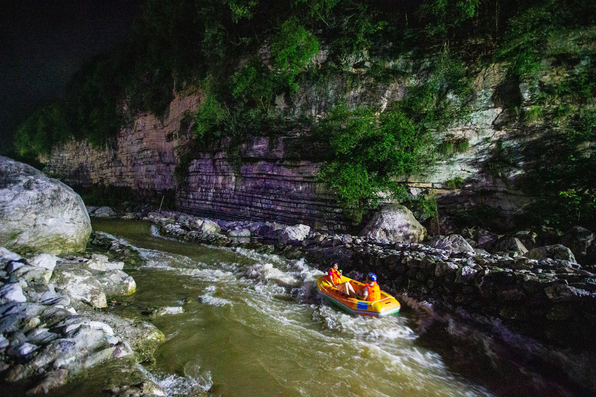 宜昌兴山朝天吼漂流空气质量,宜昌朝天吼漂流今天可以游吗