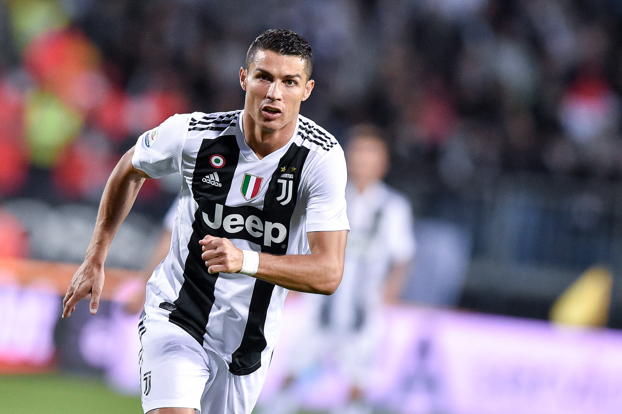 c罗最新比赛上脚足球鞋,c罗穿青花瓷足球鞋比赛