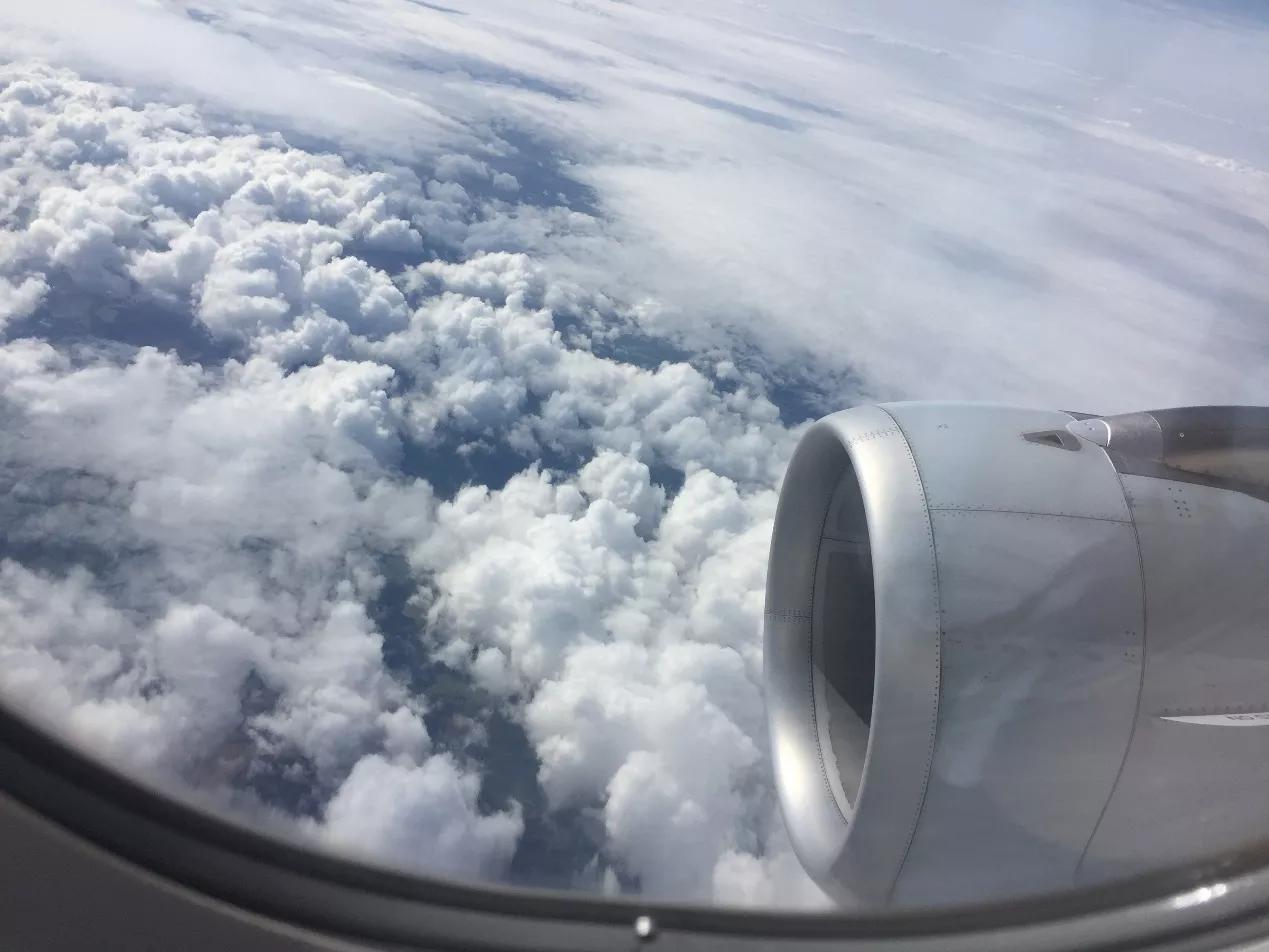 我昨天乘飞机到达伦敦的英文,昨天我乘坐飞机来用英语怎么说