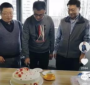 直播间,失意中年企业家的“收容所”