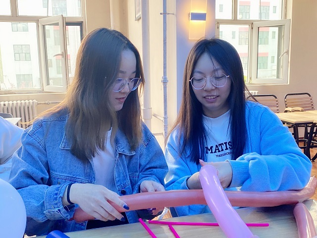 双手创造未来创意,双手扎气球