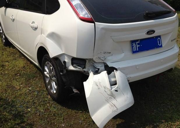 汽车被撞私了怎么定损,轻微剐蹭私了后还能报保险吗