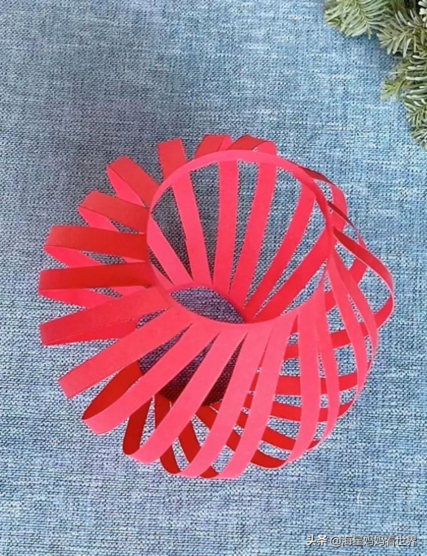 春节喜气洋洋大红灯笼高高挂,红红火火喜气洋洋百家姓灯笼