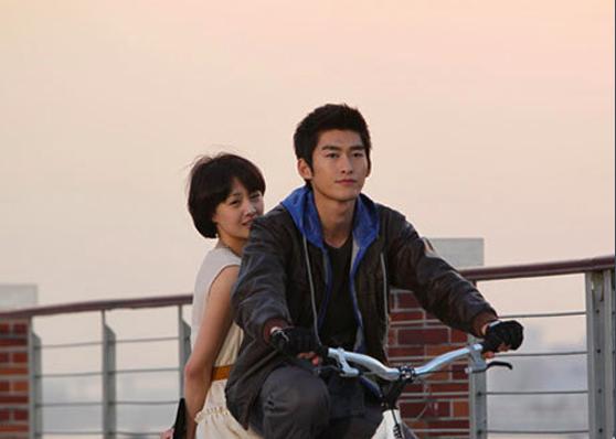 郑爽参演过的三部电影，有一部的男主是张翰