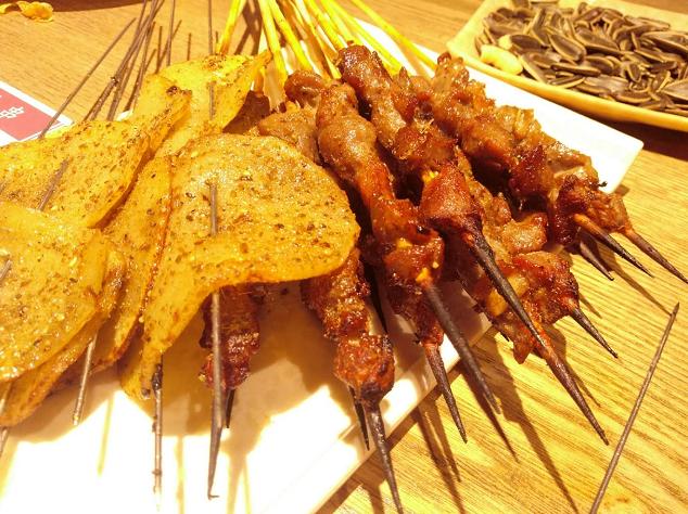 青岛正宗街边撸串,青岛既便宜又好吃的撸串