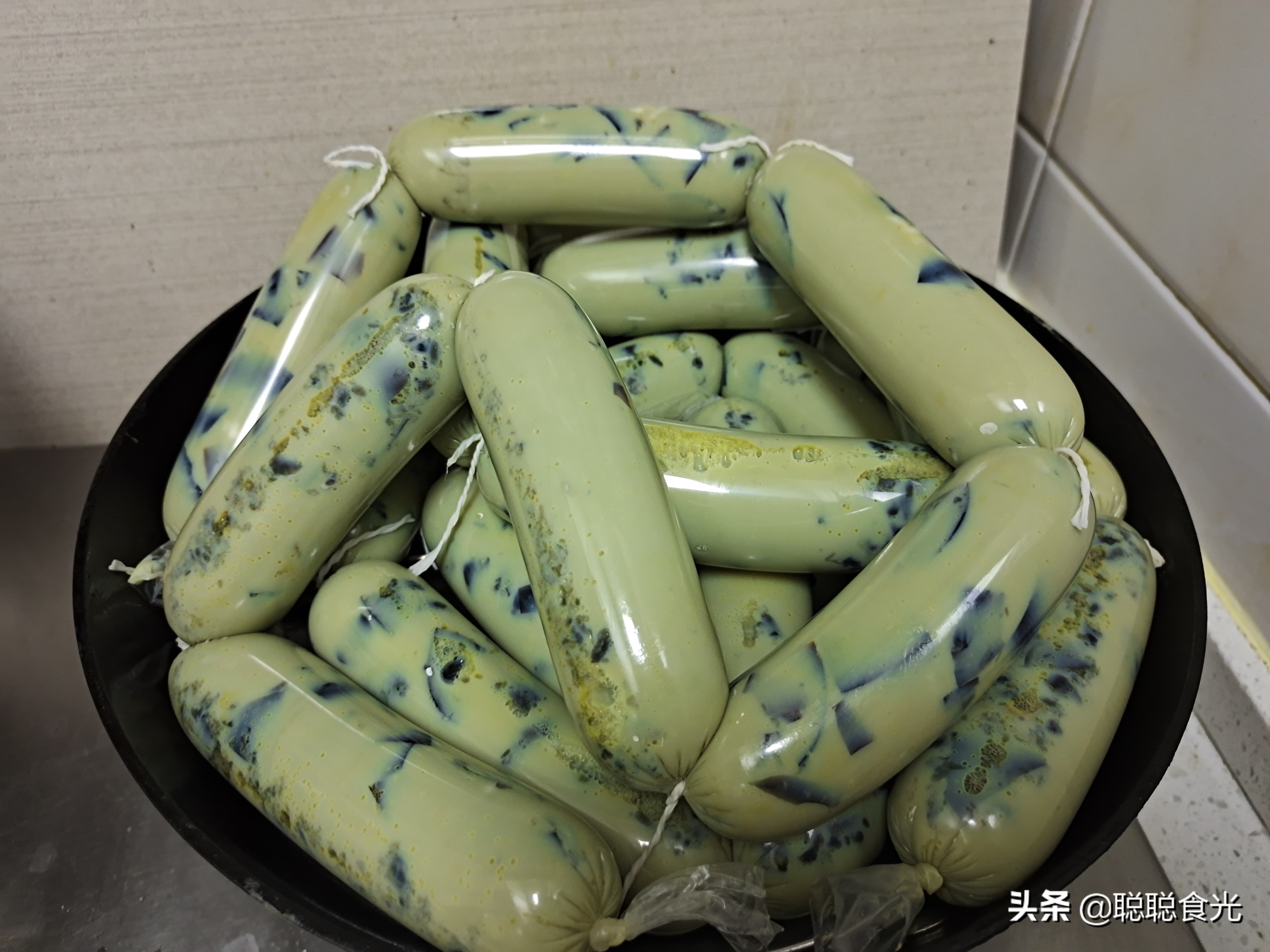 做香肠不放红曲粉放腐乳,做香肠不放五香粉可以吗