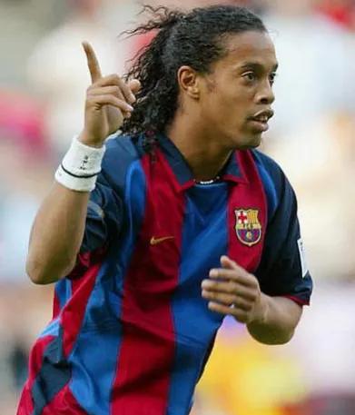 实况手游罗纳尔迪尼奥哪个好用,实况2018罗纳尔迪尼奥在哪个队