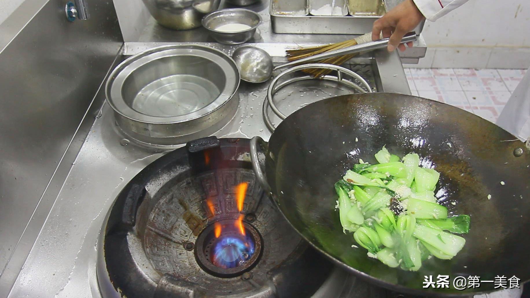 青菜怎么煮才脆绿,青菜怎么烧翠绿不出水