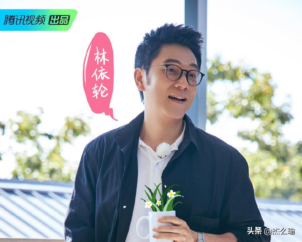 吉娜弹钢琴林依轮,吉娜林依轮倒水