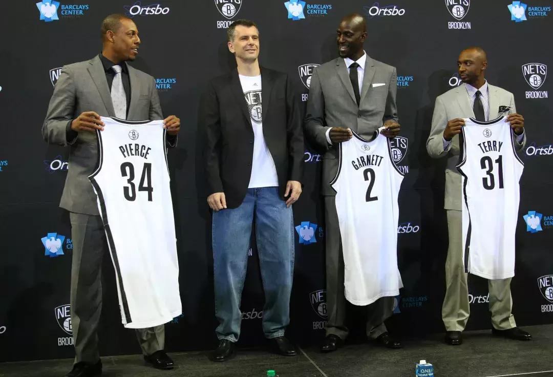 他花了165亿，买下了这支“贫民窟”里的球队