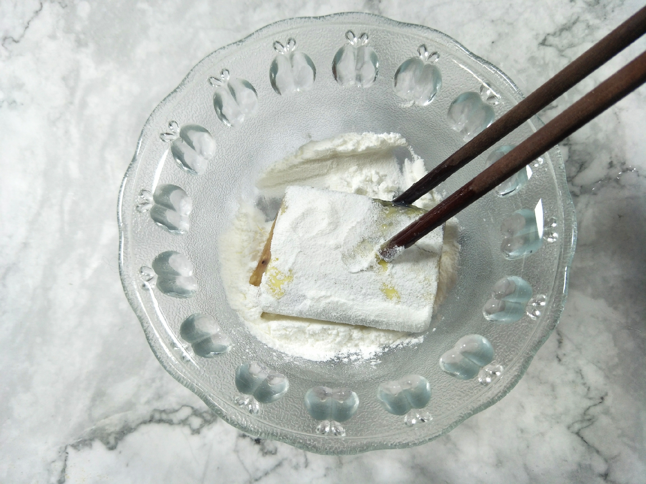 怎么煎带鱼不粘锅不掉皮,带鱼怎么煎不粘锅不掉皮