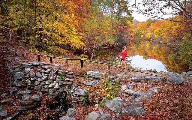 跑步后小腿酸痛第二天能继续跑吗,跑后小腿酸胀是什么原因