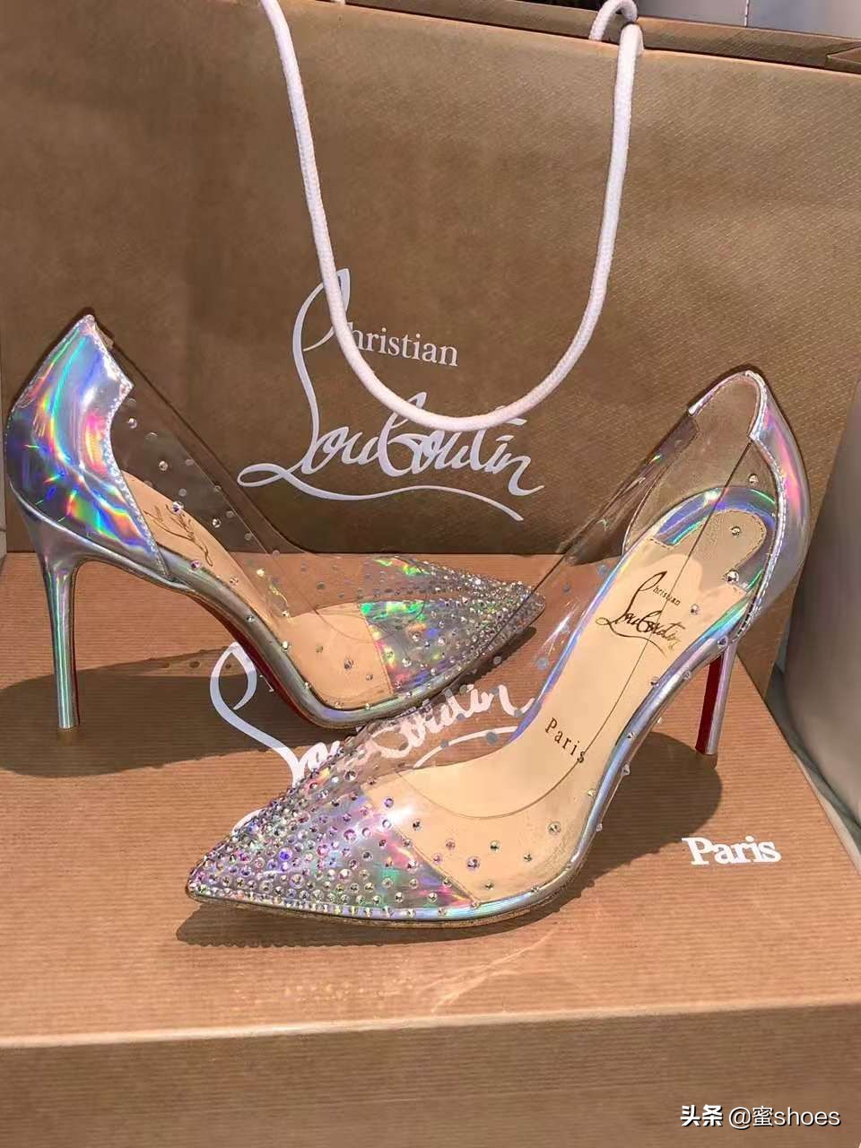 cl红底鞋和玛丽珍鞋区别,cl红底鞋和口红是一个牌子吗