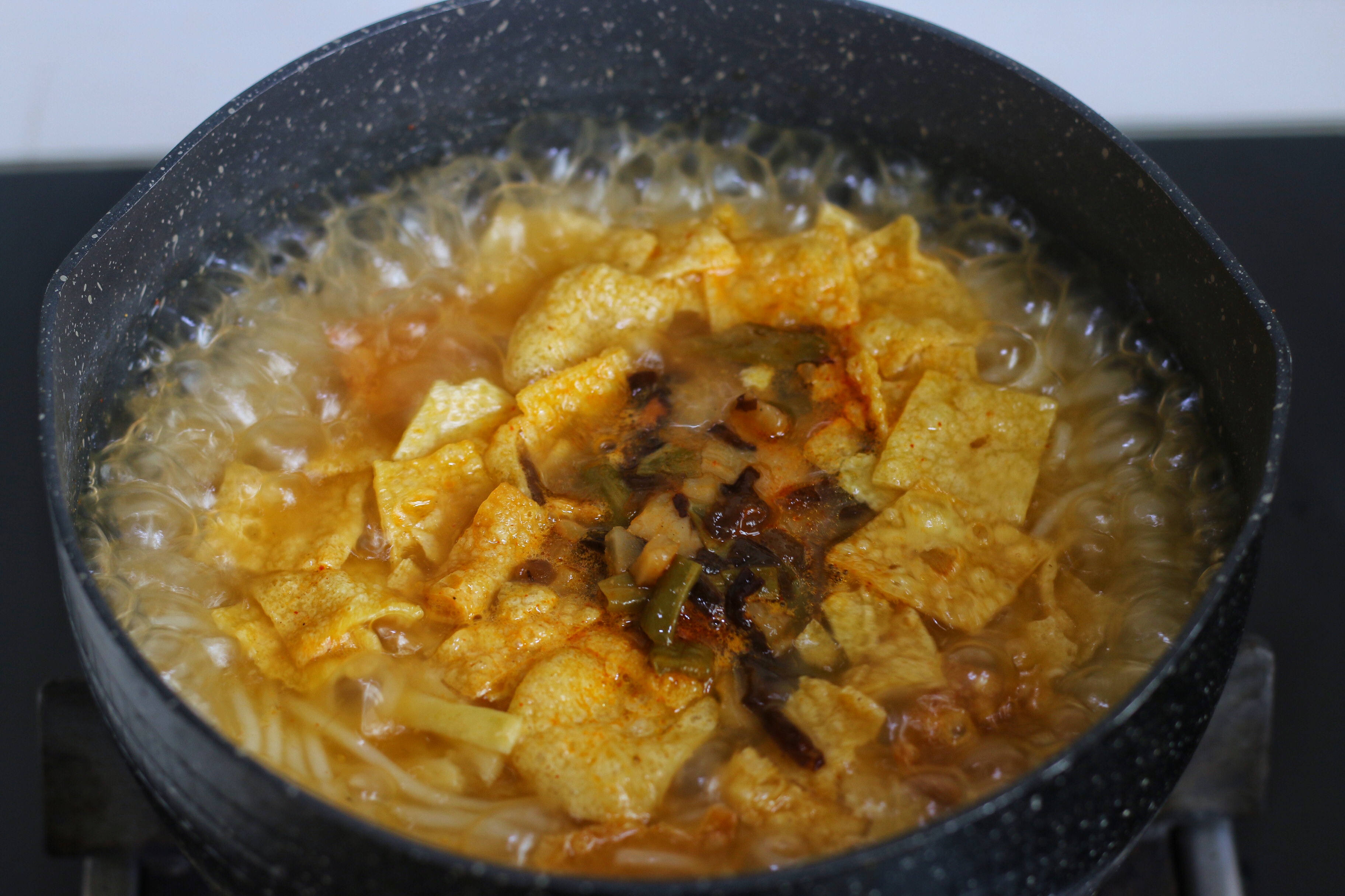 怎么煮出来的螺蛳粉更好吃,吃了过期6个月的螺蛳粉