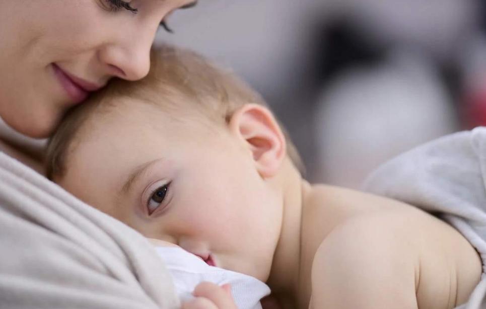 一个多月宝宝屁多哭闹怎么回事,宝宝屁多但是不哭闹