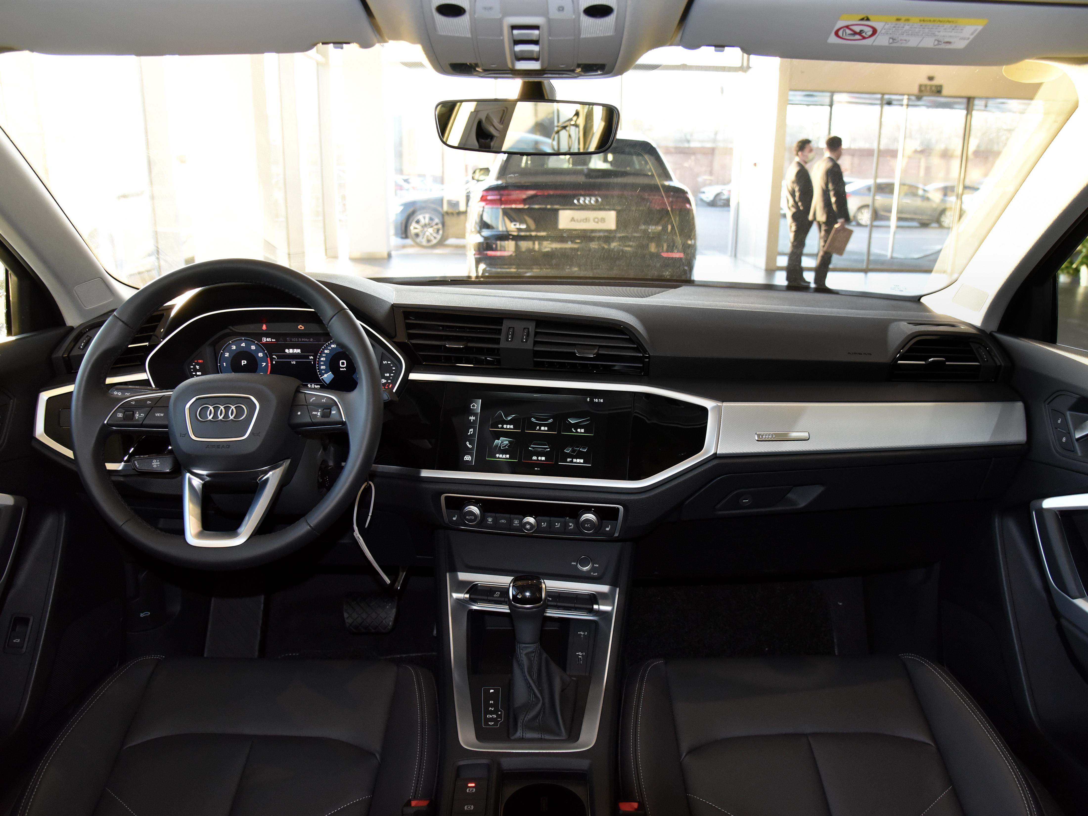 奥迪q3suv最新款,空间大油耗低性价比高的suv下线车