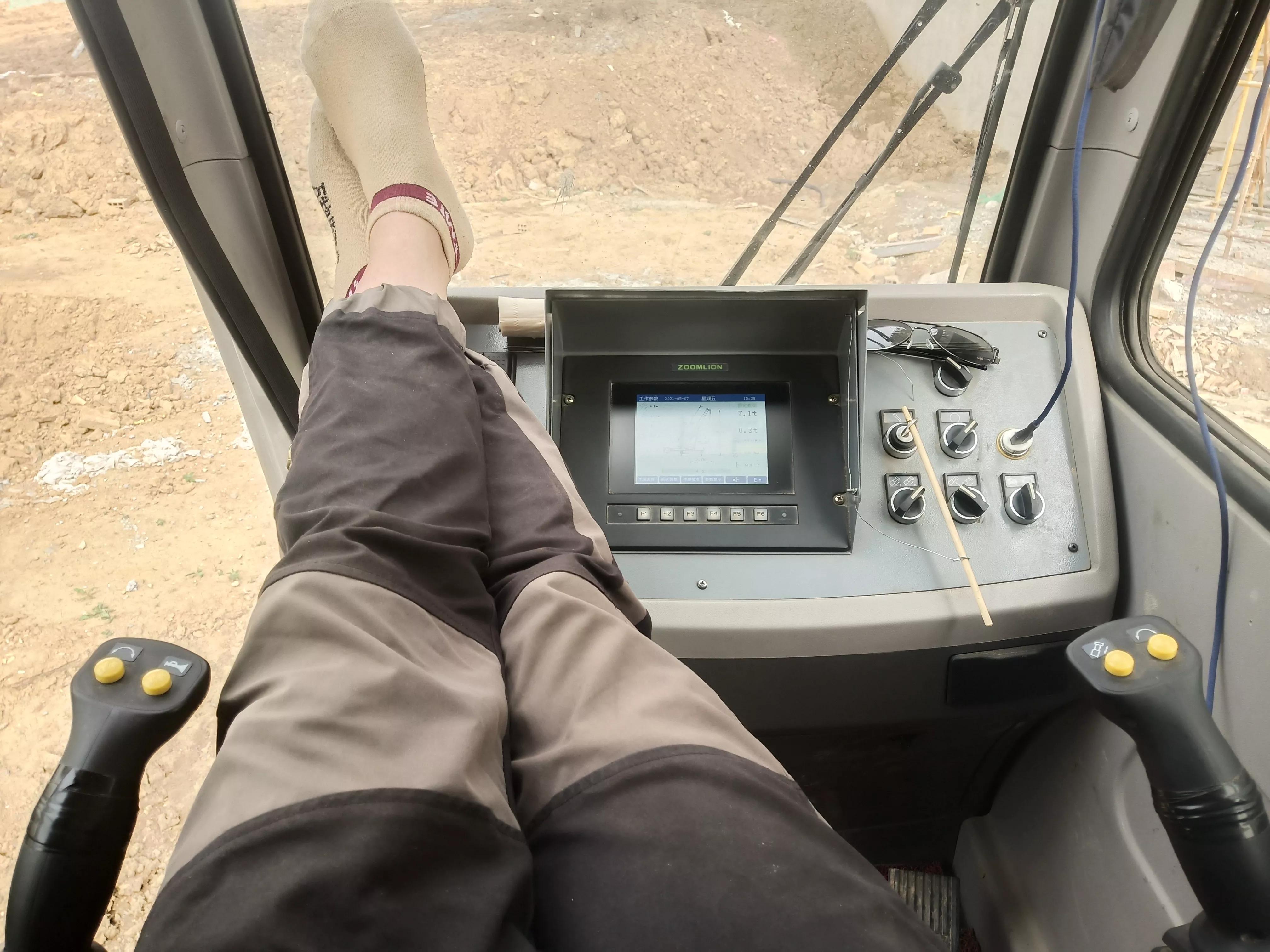 现在干吊车的怎么那么多啊,目前吊车行业哪个吨位好干