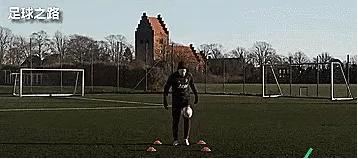 罗纳尔迪尼奥30米高停球,足球教学停球高空球