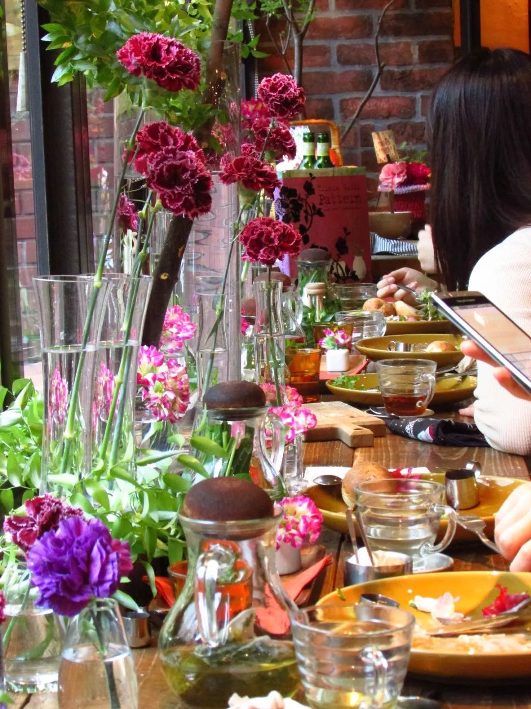开在茶铺里的花店,开在花店里的咖啡店
