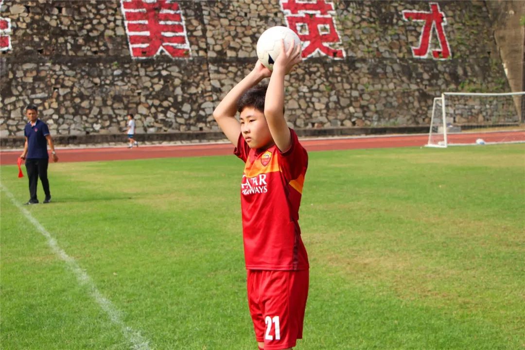 校园足球点燃绿茵梦想,校园足球联赛拉开序幕