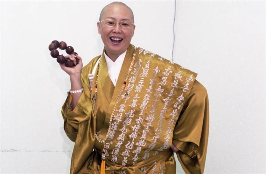 费贞绫人生经历,费贞绫出家视频