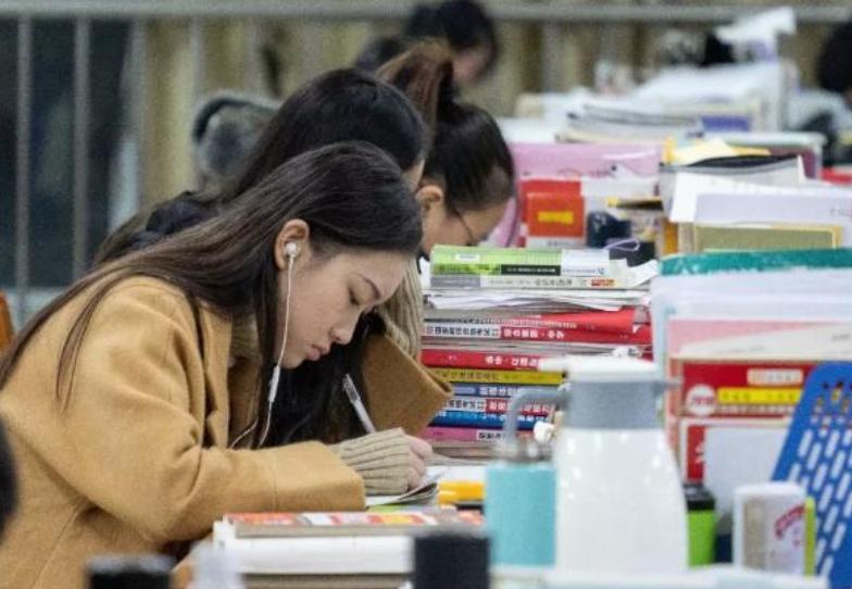 大学毕业走校招还是社招,在校大学生要不要抓住校招的机会