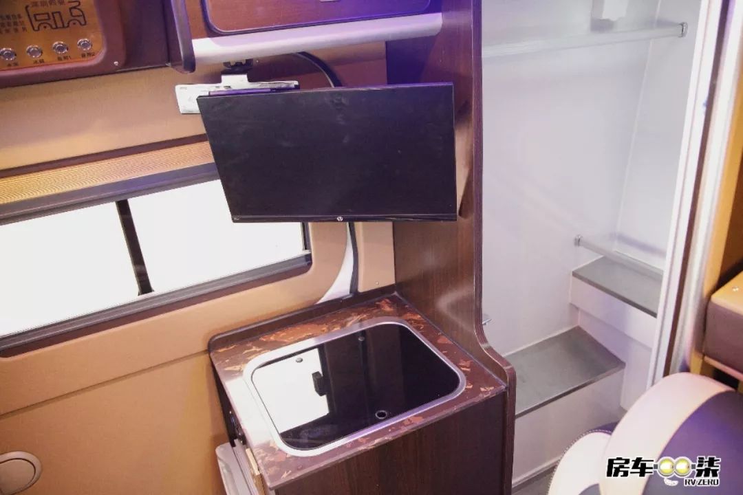 外观低调,配置却很丰富,老百姓也能买得起的东风舒侣B型房车