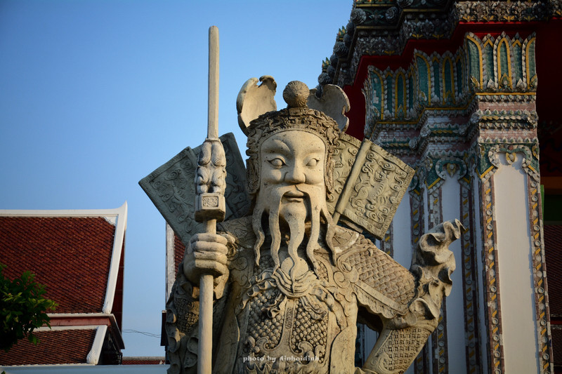 曼谷卧佛寺庙在哪里,曼谷卧佛在卧佛寺里面哪里