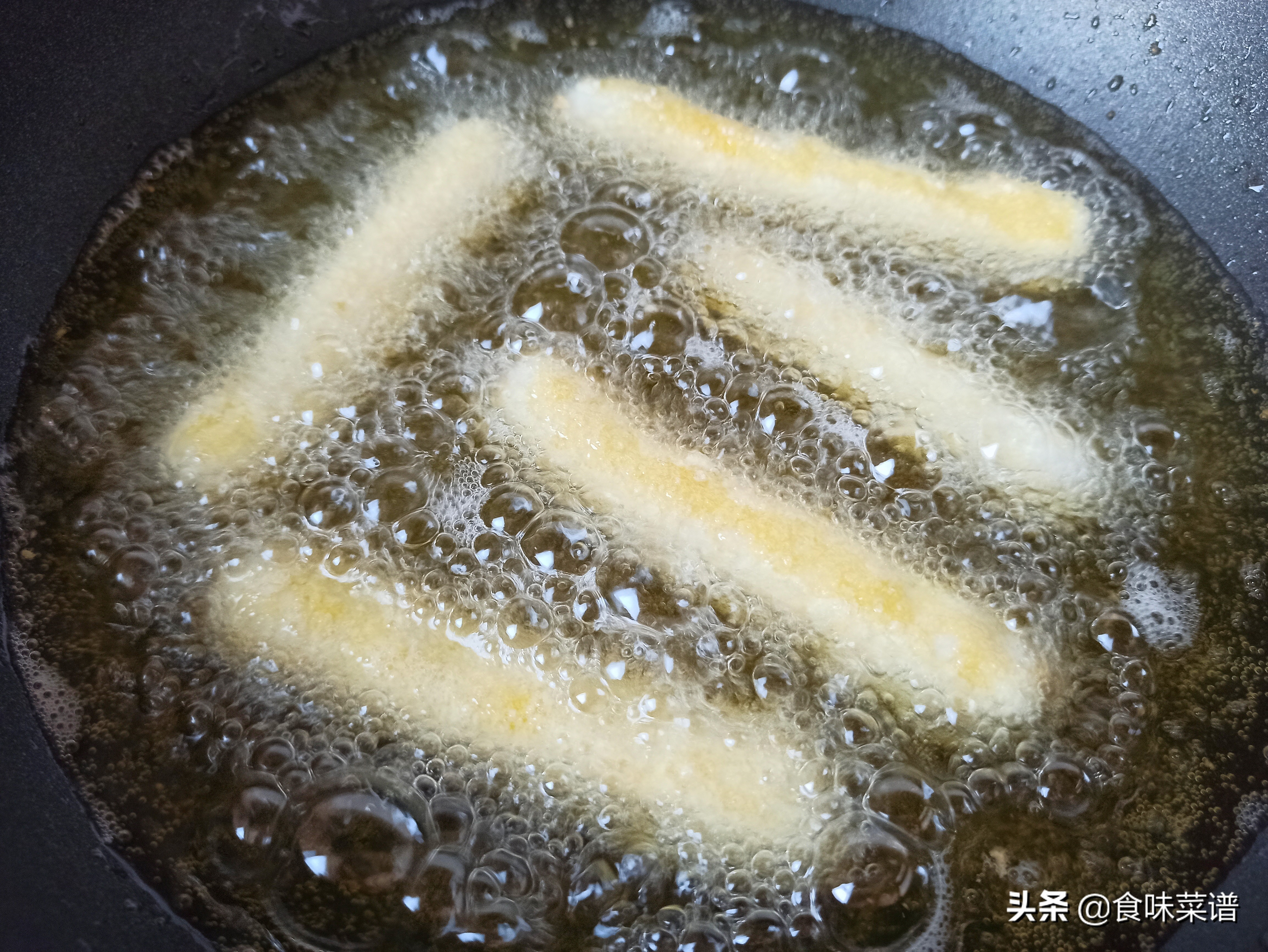 自从学会芋头这做法，我家一周吃三次，营养美味，咬一口酥脆软糯