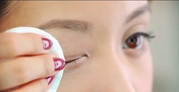 使用眼霜99%的人都犯过这些错,用几百块的眼霜竟然会长脂肪粒