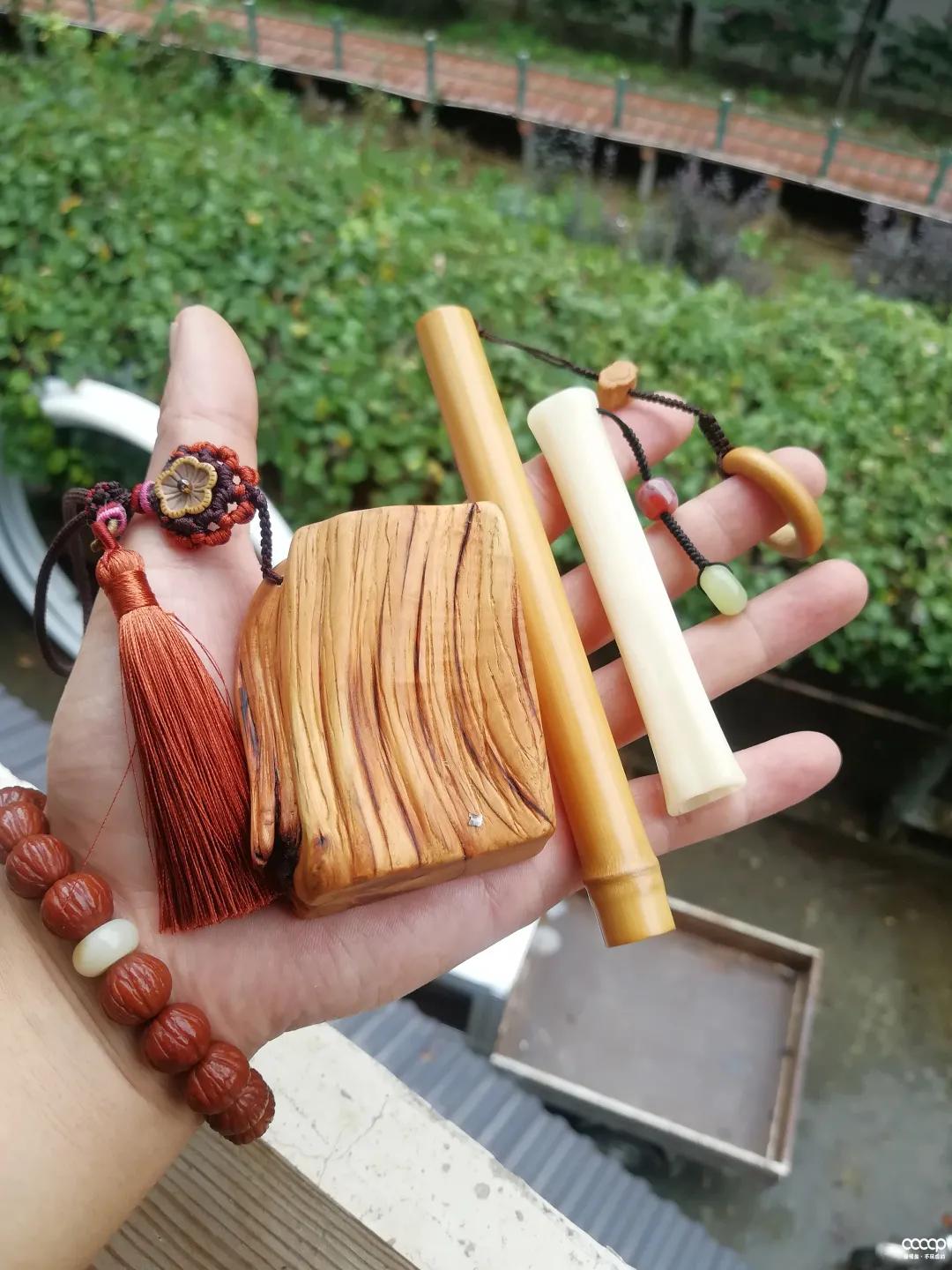 他试了一瓶“印度神油”,盘串6年,包浆妙啊