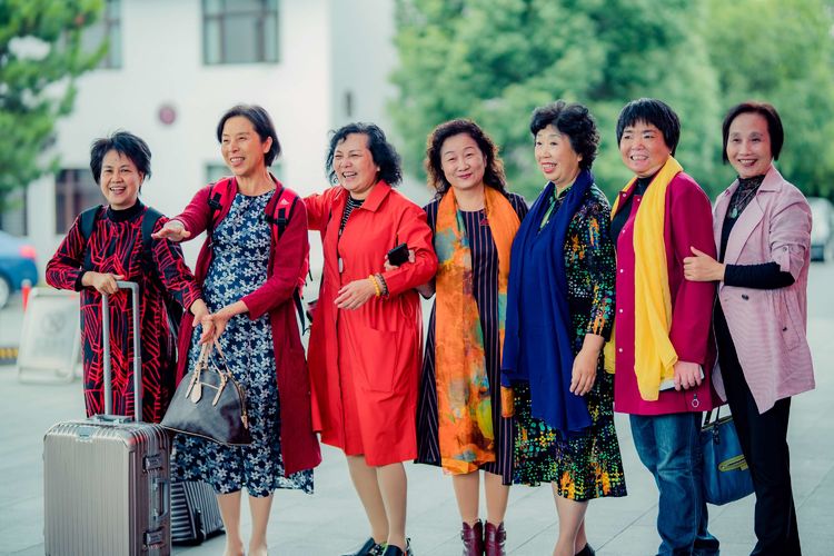 岁月不老我们不散全文,岁月不老我们不散什么意思