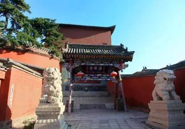 五台山文殊菩萨属于哪个宗,朝拜五台山文殊菩萨必须去的禅寺