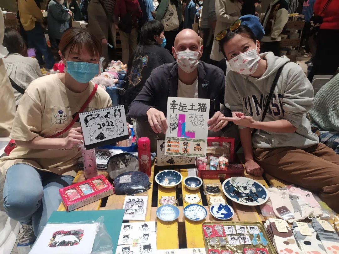 探访二手书店铺，一天卖出上万本，年轻人爱上“捡破烂”