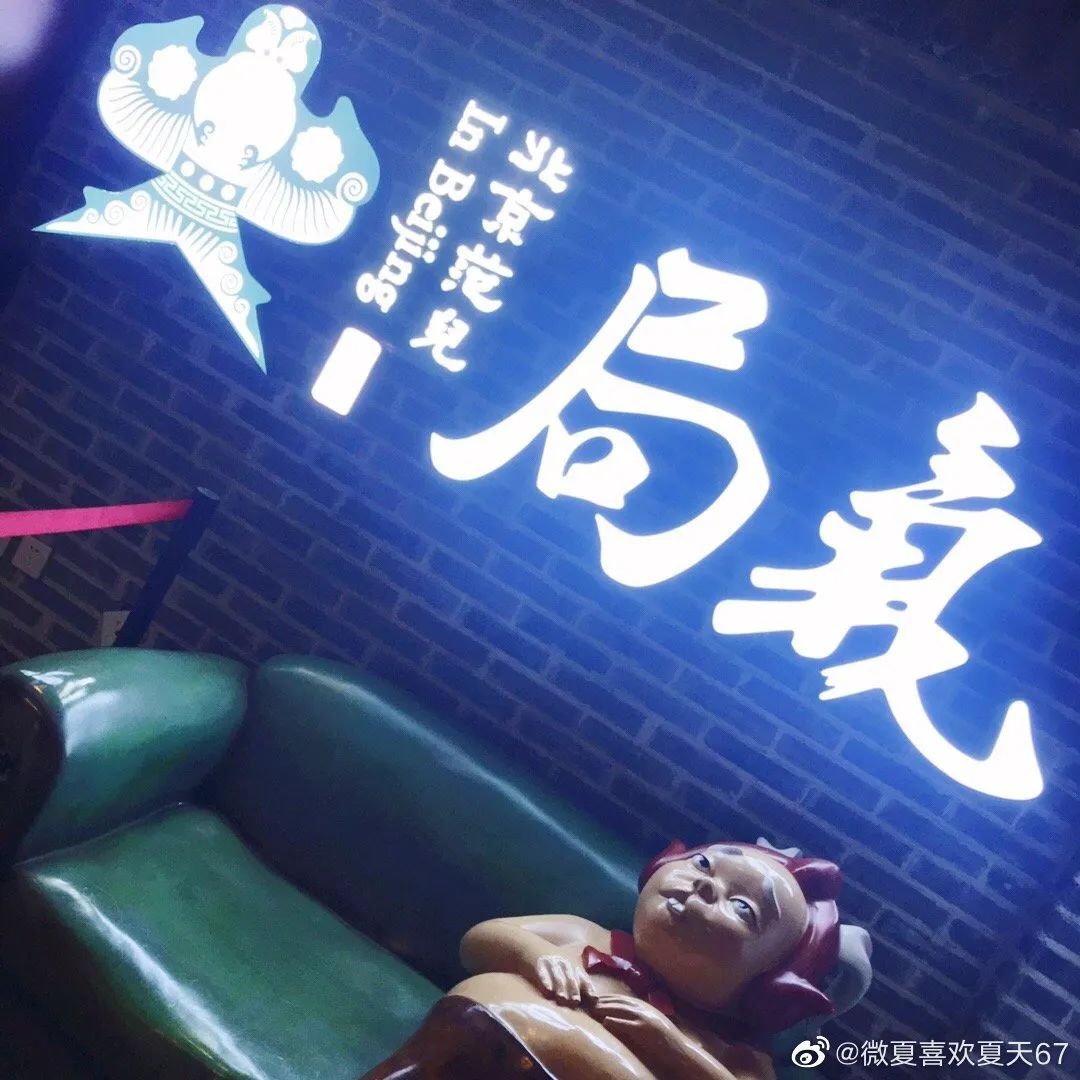 复古服装店陈列搭配展示,国外大牌服装店陈列