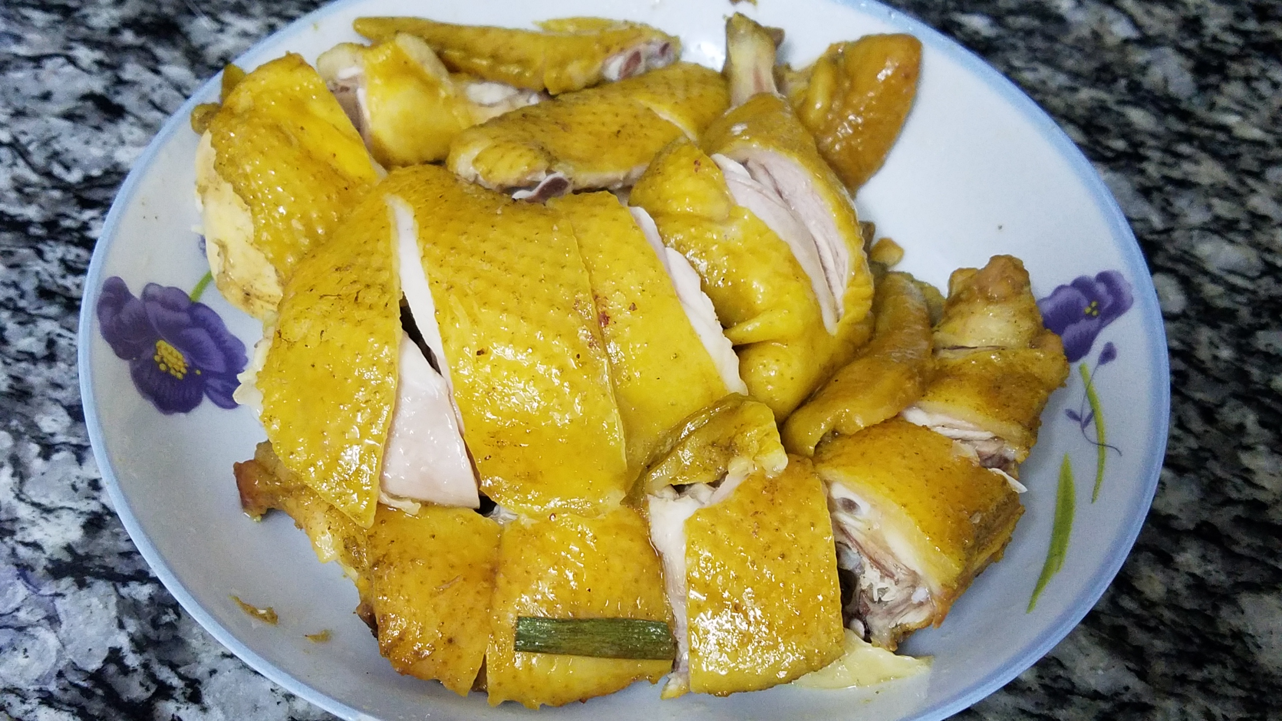 广东名菜盐焗鸡超级简单,正宗广东盐焗鸡的做法又黄又脆