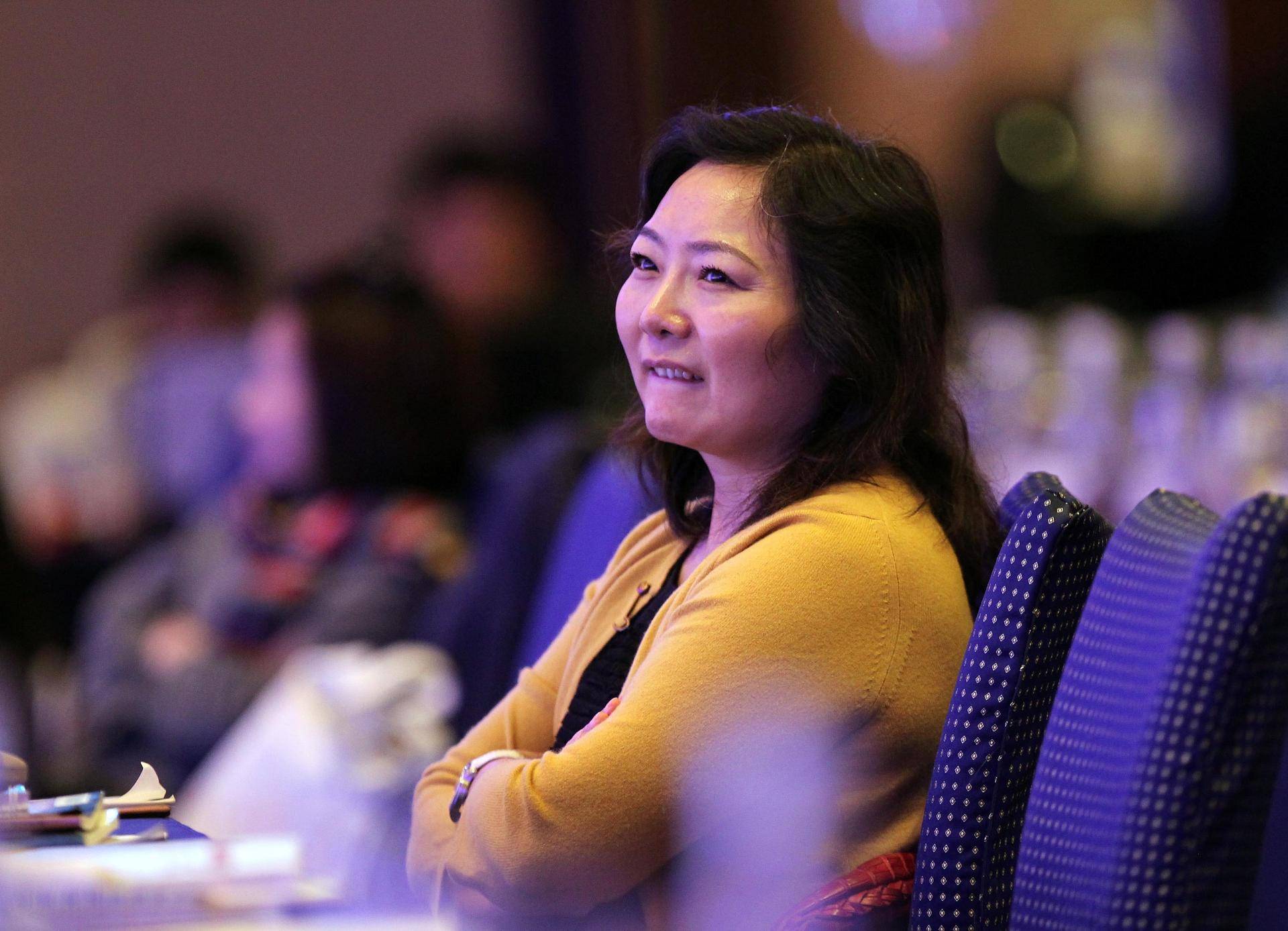 她白手起家22岁当总裁身价达78亿,她白手起家23岁成为女富豪